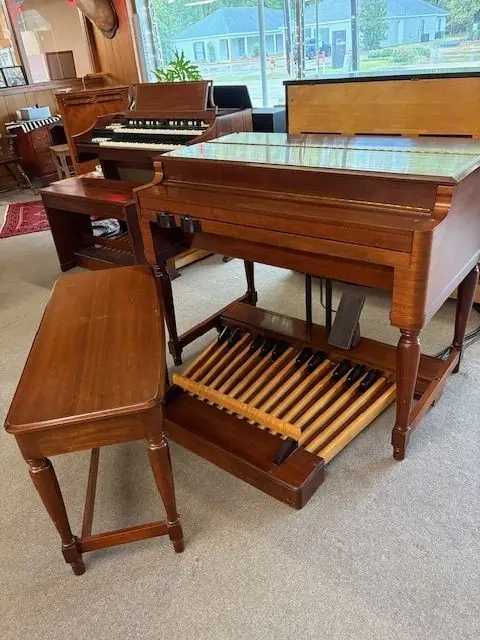 Hammond console and pedalboard detail